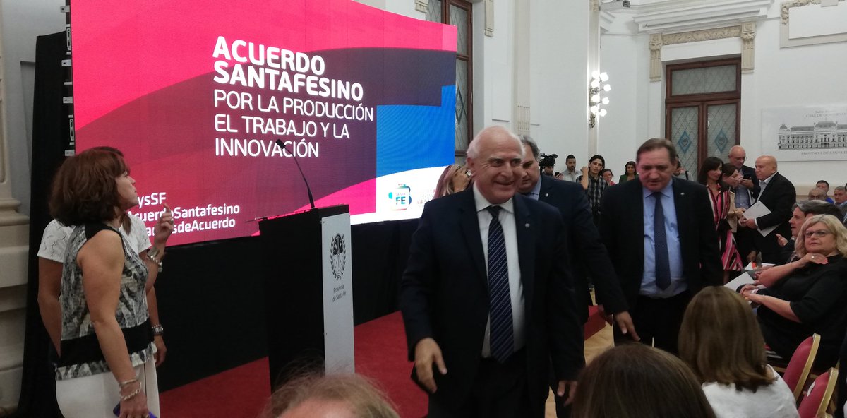 ceysSF's tweet photo. Inició la presentación pública del #AcuerdoSantafesino #EstamosDeAcuerdo "Este es un momento muy valioso en donde se vuelve a confirmar, de la mano de @MiguelLifschitz, que la participación ciudadana es una política de Estado en la provincia de Santa Fe" @pazgutierrezSF https://t.co/eLDKddsByW