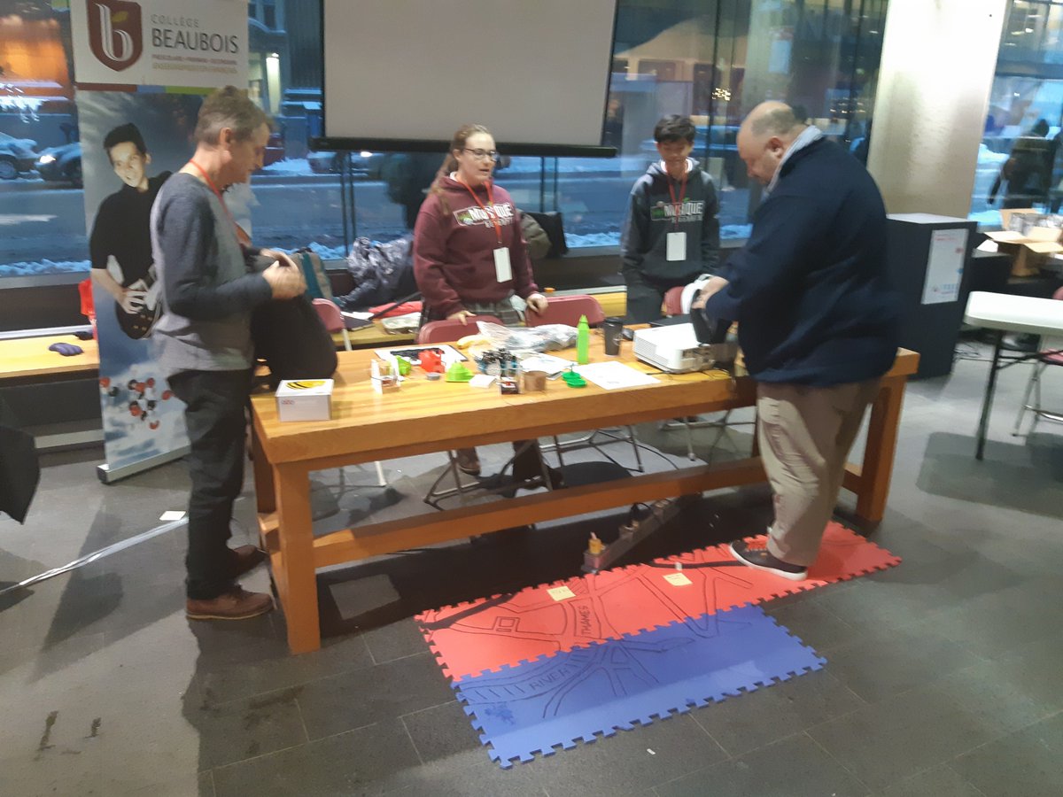 Très heureux de voir les différentes productions mises de l'avant lors du  #mmf2018 le 16 nov dernier <a href="/fablab_academie/">Fab Lab AST</a> @communautique <a href="/BeauboisFab/">Fabrique Beaubois</a> <a href="/MMakerFaire/">MontrealMakerFaire</a>
