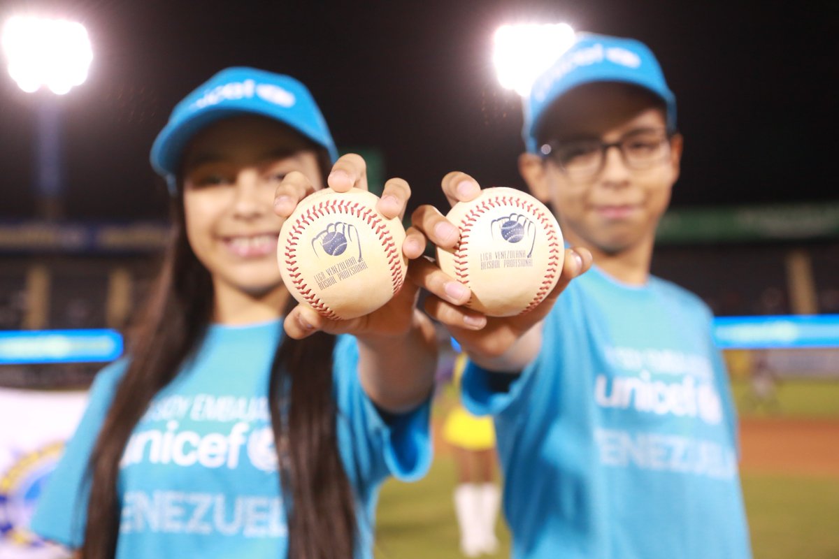 unicefvenezuela's tweet photo. Tú también puedes sumarte #UnSoloEquipoPorLaNiñez
Hazte Socio UNICEF en 👉 https://t.co/g9LagsPOMo https://t.co/PcAqhKF492