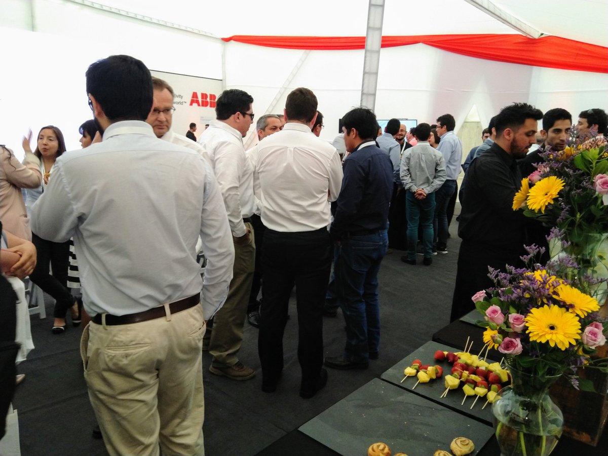 ABBenChile's tweet photo. En la previa del lanzamiento de nuestro #ABBAbility Energy Optimization Room en el Drive Service Workshop de @ABBenChile . https://t.co/EXn5f4wMHH
