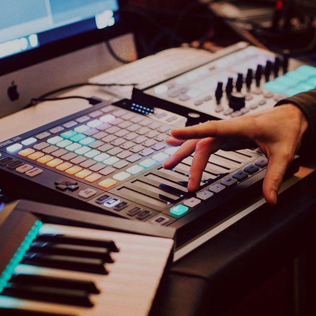 NoiseAcademyuk's tweet photo. RT NI_News: Want to make music, but unsure where to start? Register for a #free Native Meetup in cities across England and get inspired by your local community! Tickets: https://t.co/cdw0apZYZ7 ๐ถ #NativeMeetup #MusicProduction #Workshop #Maschine #Komplโฆ https://t.co/GemDMII6Q8
