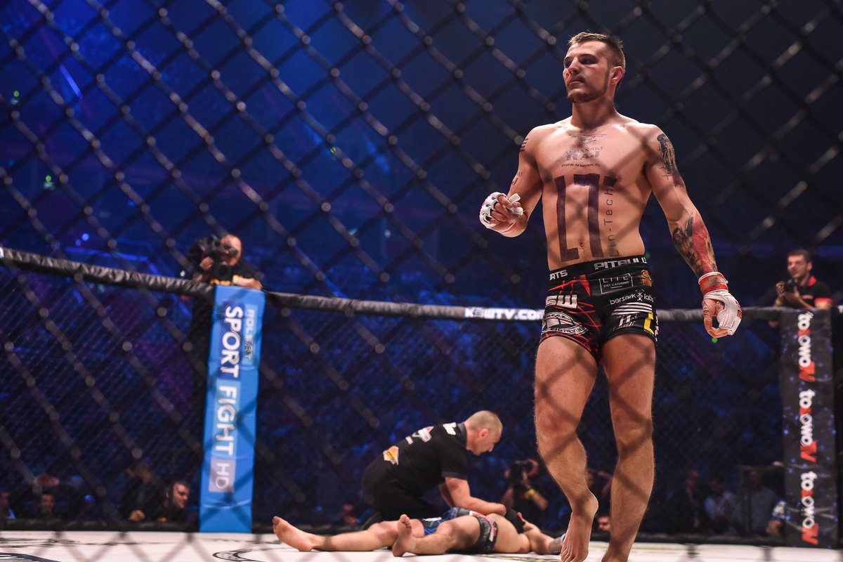 KSW_MMA's tweet photo. Roman @SzymanskiMMA fought in KSW 3 times - two of these fights were awarded with a FOTN bonsues. #KSWFacts
Watch #KSW46 live around the 🌍 Dec 1st on https://t.co/oJKcsKiIEv https://t.co/JtxPBd12gT