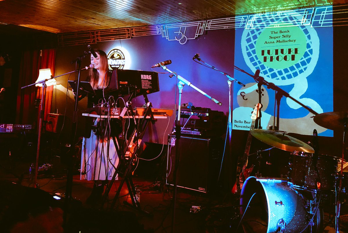 OHarasBeers's tweet photo. The impressive #AnnaMullarkey kicking off #FutureProof #11 w/ @Homebeatevents & @Nialler9 in @BelloBarDublin! Great night of exciting new independent Irish music in store! #livemusic #irishmusicparty #dublin https://t.co/BbwBXC0ird