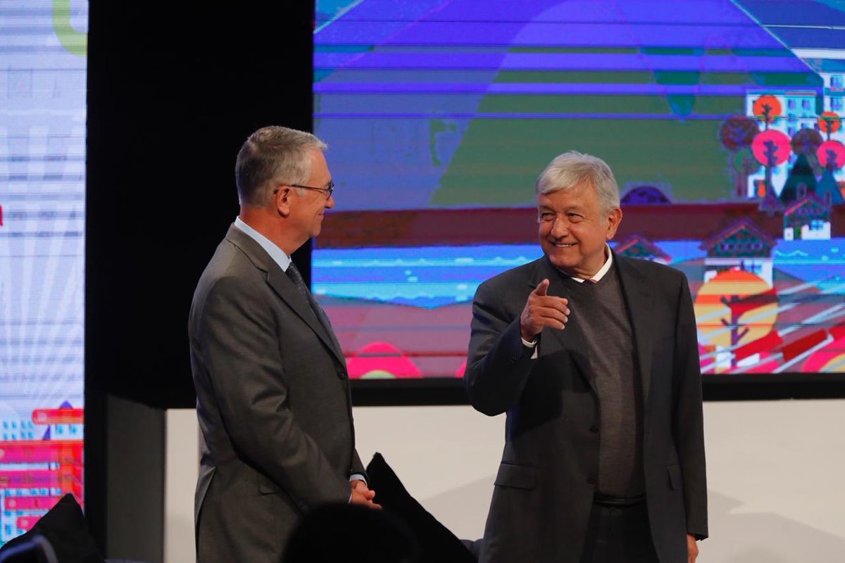 AztecaNoticias's tweet photo. #AMLOEnAzteca reconoció el profesionalismo y bondad de nuestro compañero @Javier_Alatorre. “Un ser excepcional”, reafirmó el presidente electo. https://t.co/wIMS1EHiDs