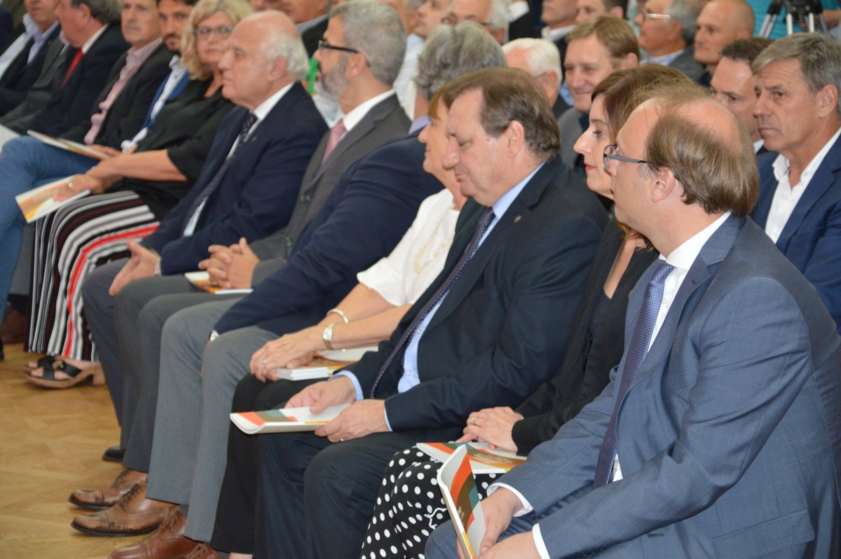 CarlosFPighin's tweet photo. ACUERDO SANTAFESINO  por la Producción el Trabajo y la Innovación
✔Presidido x el gobernador, Miguel Lifschitz junto a los ministros, gabinetes y actores institucionales y sociales
⚫180 propuestas, 50 herramientas y más de 200 participantes #AcuerdoSantafesino #EstamosdeAcuerdo https://t.co/VKmbcjVsgx