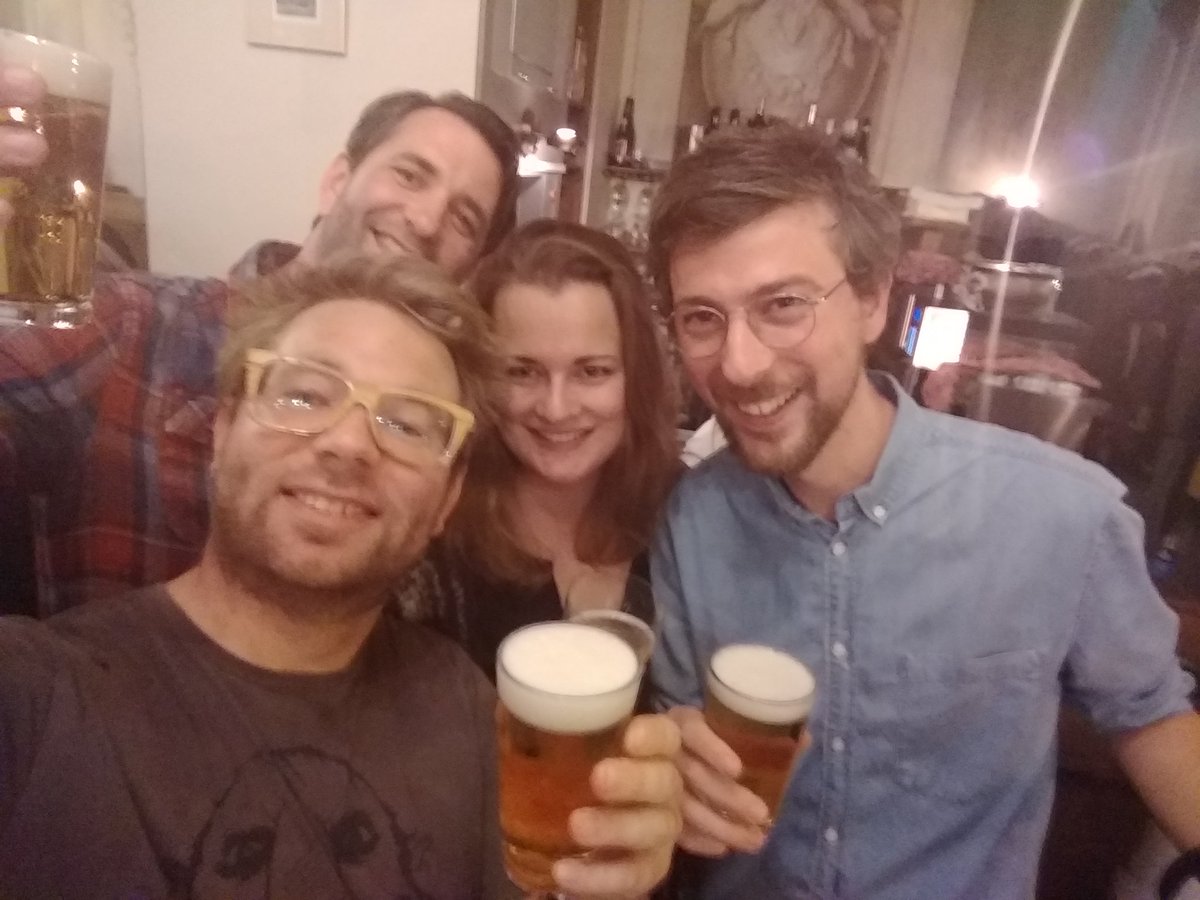 sjoerdmb's tweet photo. Gezellig @smalll_eu #smalll2018 met @FransSteenbrink @FrankBerenpas  @RoelesSanne en vele anderen.... #perturbaties #oftochniet #bier https://t.co/H3YHnDDHyl
