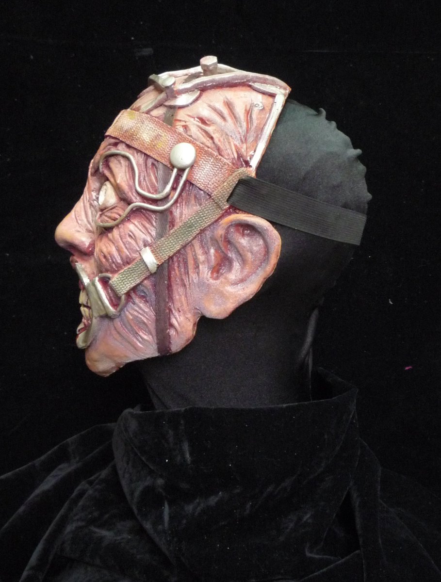 Yuri85771228's tweet photo. #DeadbyDaylight #Survivor #Killer #mask #DoctorHermanCarter #DoctorDBD #etsy #etsyshop #HermanCarter #Trapper #Nurse #Leatherface #killermask https://t.co/aOk322whMU