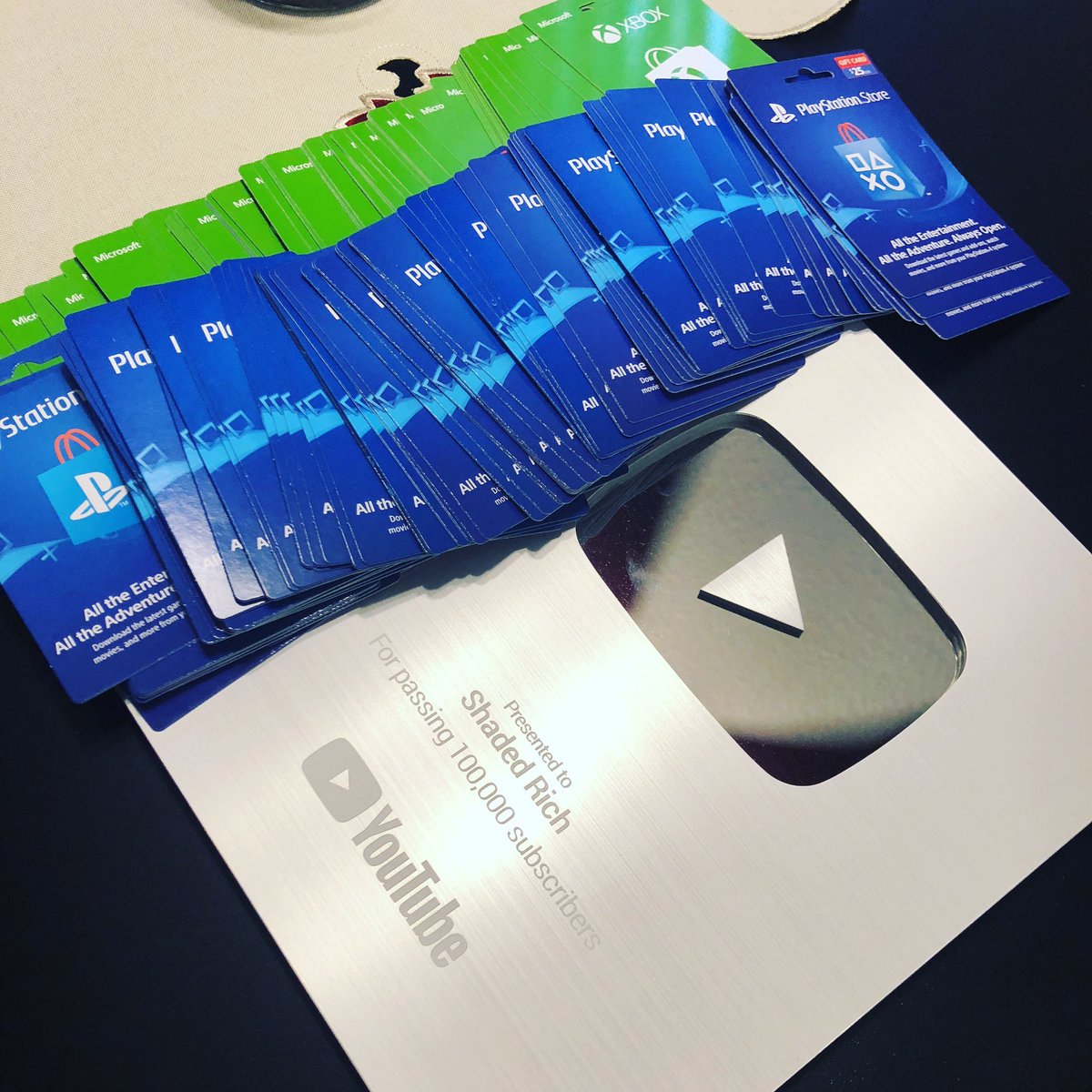 ShadedRich's tweet photo. Holiday Season Giveaway!🎄🎅🏻

Prize: $100 XBOX ONE or PS4 Gift Card🎁

Steps:
1. Follow, Retweet &amp; Like

2. Subscribe To Shaded Rich On Youtube
https://t.co/PGYCCv03zs

3. Follow Shaded Rich On Twitch 
https://t.co/K0BjSqXPTw 

4. Tag 2 Friends 

Winner Selected December 25th https://t.co/SlZI4pslR3