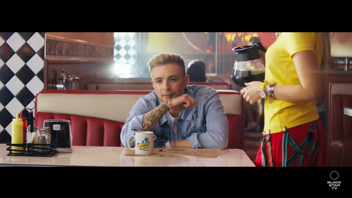 Песня ты гуди пока крутишь бигуди. Клип егора крида будильник. Песня ты гуди пока крутишь бигуди. Песня ты гуди пока крутишь бигуди. Буди буди буди пока крутишь бигуди.