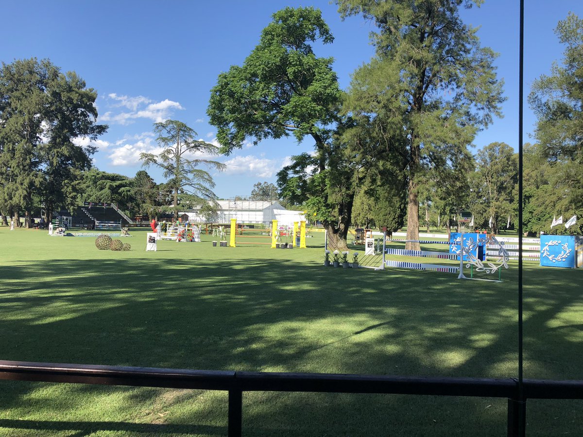 haraselcapricho's tweet photo. Mañana comenzará la jornada con el National Small Tour, 1,40 m, 1 desempate. Ver orden de salida: https://t.co/46ByAgALv7
Luego irá la prueba de Amateurs y Amazonas, 1,25 m 1 desempate. Ver orden de salida: https://t.co/Mar1yYAEre https://t.co/fihE7Z7v9x