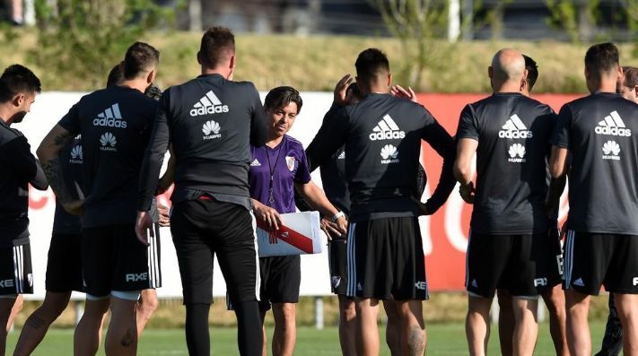 Continental590's tweet photo. AHORA #ClossContinental | #River | Este equipo para en estos momentos Gallardo en Cardales | Armani; Montiel, Maidana, Pinola, Casco; Ponzio, Palacios, Enzo Pérez; Juanfer Quintero (luego ingresó Mora), Pity Martínez; Pratto, lo cuenta @Sebasrur https://t.co/tXfLgACshg