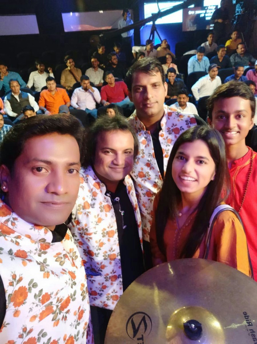 AmirSal21345825's tweet photo. Aajtak##LiVe
Watch##The Letest##Diwali Episode##Of Kv##Sammelan##WithDr _K V. Sir And Padmashree##_Malini Awasthi Didi_And##Maithili Thakur_ A Young Music Telent.She Sings Songe Of Every Genre.That Includes Classical Singing..And##Me Lovely##Moment_ for Blessing Me...##🙏🤗💖 https://t.co/q6MUBkmDWQ