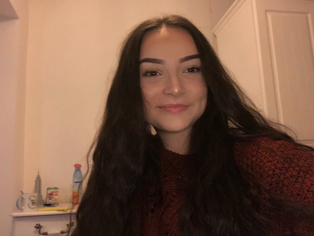 cosmiccavery's tweet photo. thought id join in with my ugly selfies but youre confidence is so inspiring, you deserve the world #smilingforsyd @sydnieavery https://t.co/sOukh5wI2v