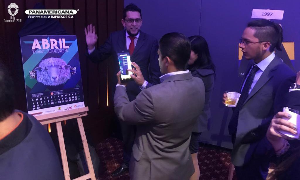 panamericanafei's tweet photo. Estuvimos presentes en la presentación del #Calendario 2019 de #Andigraf mostrando el potencial que tenemos para la #RealidadAumentada #PanamericanaFEI https://t.co/tpluZ7nRdi