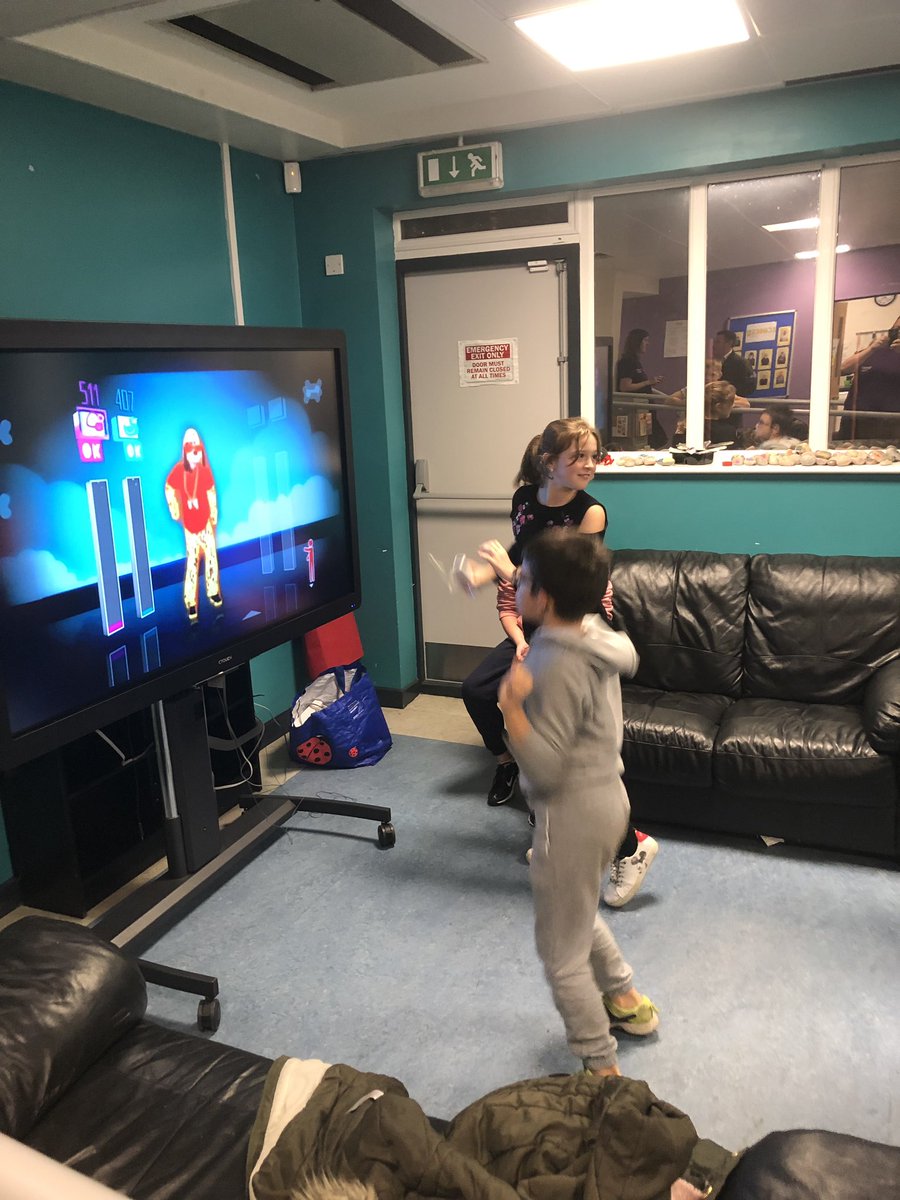echoesyouthclub's tweet photo. Youth club was full of fun tonight 🤪
Hair &amp; Beauty sessions 💅🏽💇‍♂️ #PlaitNight
Cake making 😋
Sports ⚽️
Wii Challenges 🕹
Talent Show rehearsals 🎭
70 + young people all having fun 👍
Thanks to our friend @BrenJMcinerney for the visit too 
@Glos_OPCC @GlosCityHomes @Gloslot https://t.co/OLcahdq1uk