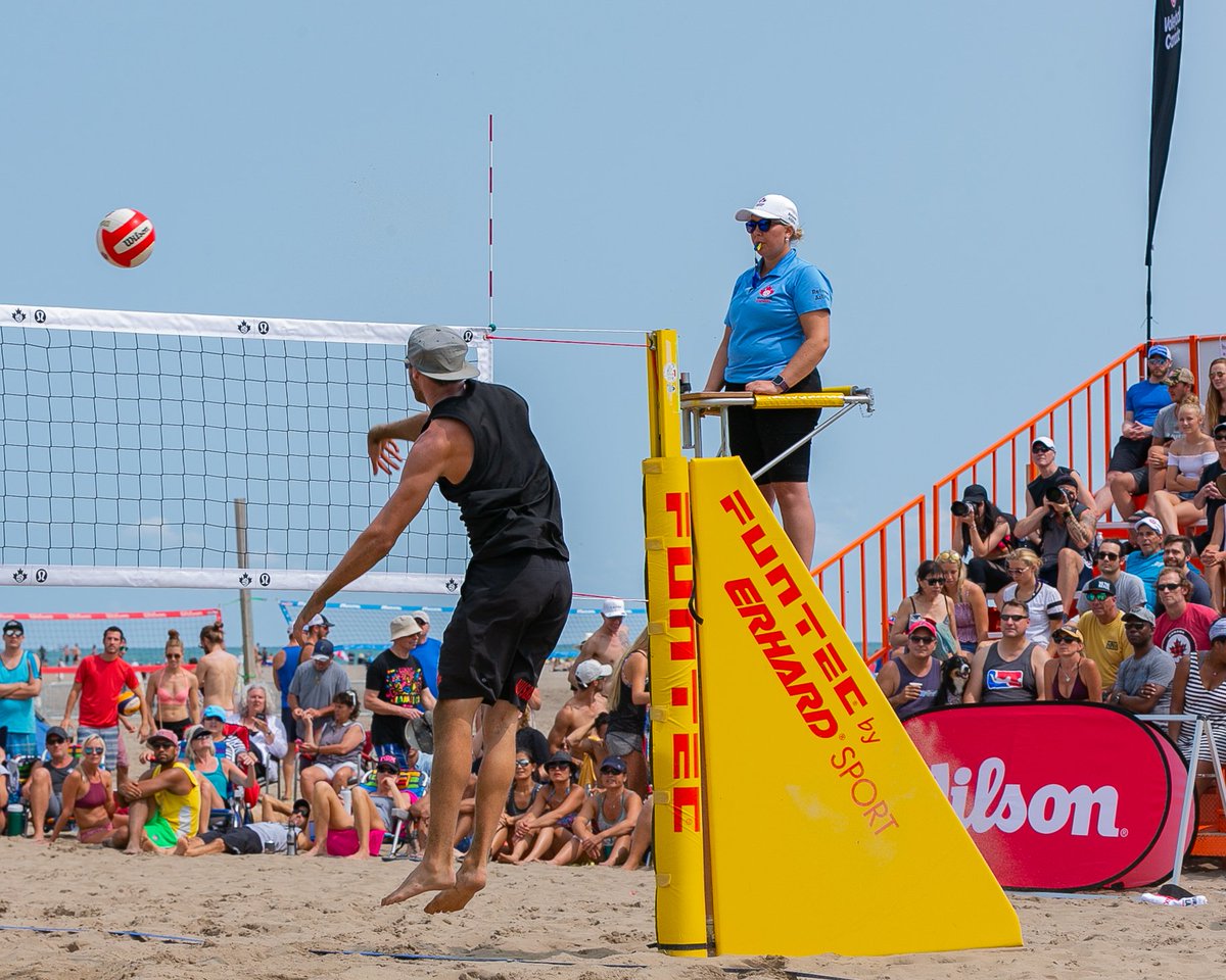 VCNationals's tweet image. Contest Time! 
#TBT to warmer days! The cold weather is setting in across the country, we’re thinking of the days at #beachnats, so we decided to give away some Wilson balls! 
Like and retweet this post to be entered to win and we’ll pick a few people to win a team set of balls