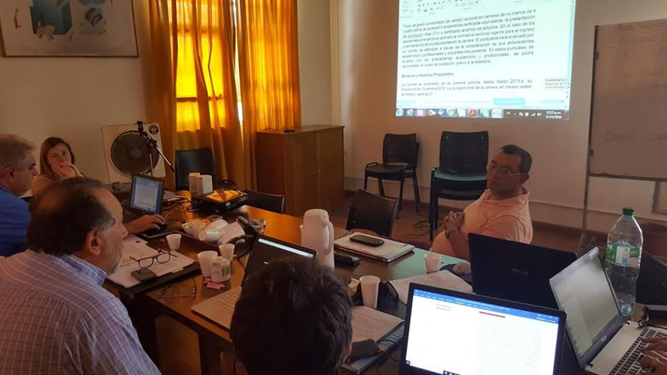 GtecEula's tweet photo. Equipo argentino trabajando sobre el projeto académico de lá Maestria!#ErasmusPlus #eulagtec #UMDP https://t.co/MBpwg2Hwmy