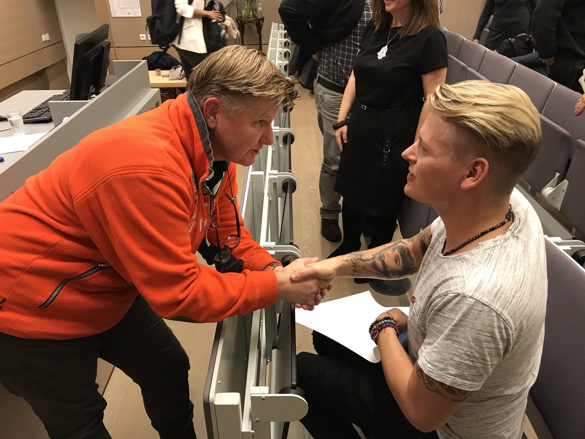RiekvanderVlag's tweet photo. Dank je wel @Thomasbergetwit voor je komst vandaag @FSDL90 voor je ambassadeurschap @freeagirl @School4Justice @SoroptimistUH. https://t.co/X4WICl8B28