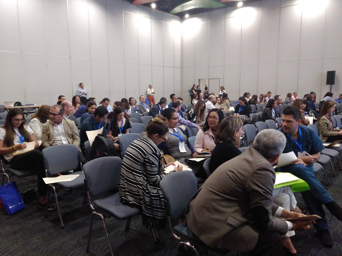 En este momento nuestros asistentes disfrutan y viven la experiencia del taller: ¿Cómo abordar el desafío de salud conectada en este momento de crisis? de Ernst and Young. #MedellinHealthCity