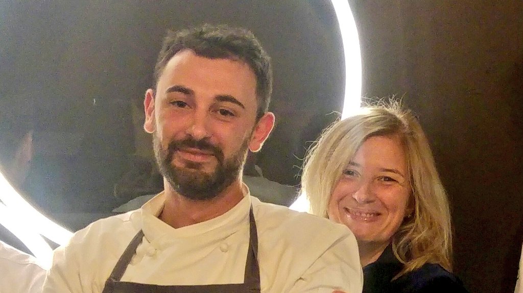 LaConsiglieria's tweet photo. .@gitlchefs -
#chef #SimoneBreda 1* @guideMichelinFR del #ristorante #SedicedimoSecolo dipinge @risoacquerello di #rosa con @Franciacorta #cipolla #ristrettodicapretto
@Barbaga3Gaetano @anboemo @MilenaLazzaroni @SaraBiondiPR @ilgastronauta @foodblogzine @giornaledelcibo https://t.co/t31C36iw6P