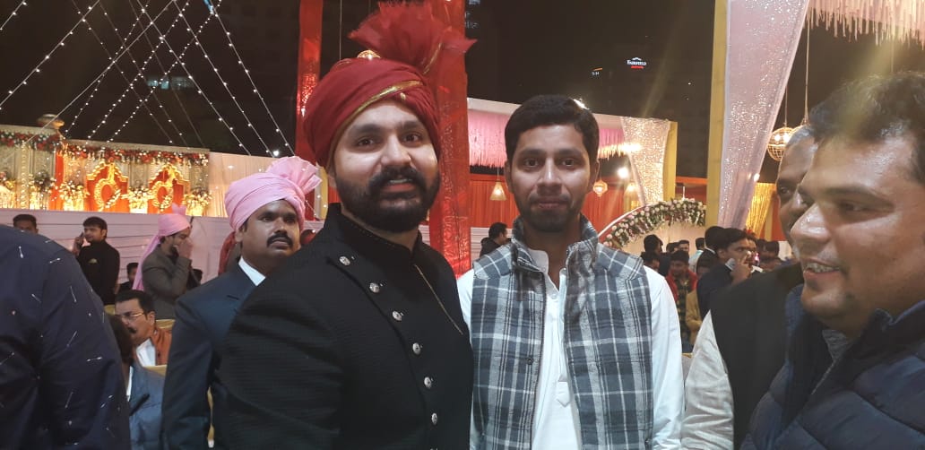 KunwarAteeq's tweet photo. मौका था अंसारी परिवार के पहले बेटे के दावत ए वलीमा का हमारे मित्र और एक संघरशील साथी, सुऐब अंसारी (मन्नू भईया)  बेगम सैय्यद नबा अंसारी आज दोनो जीवन भर के लिए एक हो गये,
अल्लाह इस जोड़ी हमेशा सलामत रखे (आमीन)
खास कर के मन्नू भईया को बहुत बहुत मुबारकबाद। https://t.co/Xk5JCaRj9c