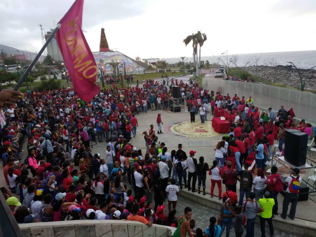 Así fue la juramentación del Comando de Campaña en el estado Vargas 🇻🇪😊 Participamos en una alegre caminata desde la Casa Guipuzcoana hasta la Plaza Bolívar Chávez de La Guaira 👊

<a href="/NicolasMaduro/">Nicolás Maduro</a> 
<a href="/dcabellor/">Diosdado Cabello R</a> 
<a href="/DivaGuzmanPSUV/">DivaGuzmanPSUV</a> 
<a href="/gladysrequena/">Gladys Requena</a>