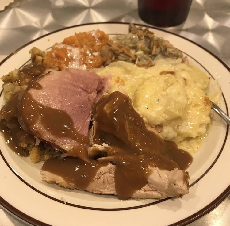MirandaEvaKH's tweet photo. im going into #obesemode...wait better yet im going into #sashamode from #AttackOnTitan #HappyThanksgiving #foodtime https://t.co/0yhZd432ZM