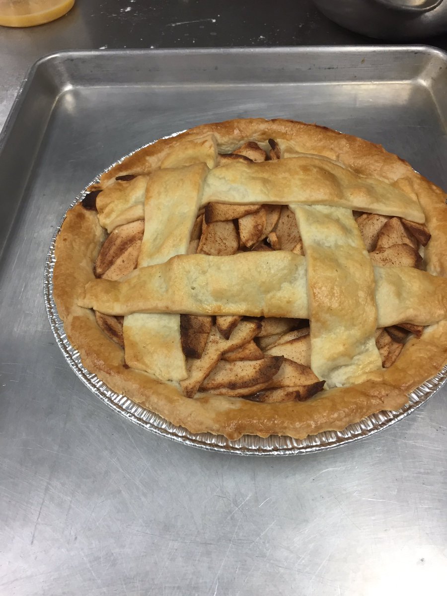 TeamPotRoast's tweet photo. Happy Thanksgiving 🦃🍁👨‍🍳!! https://t.co/gG5l568sCy