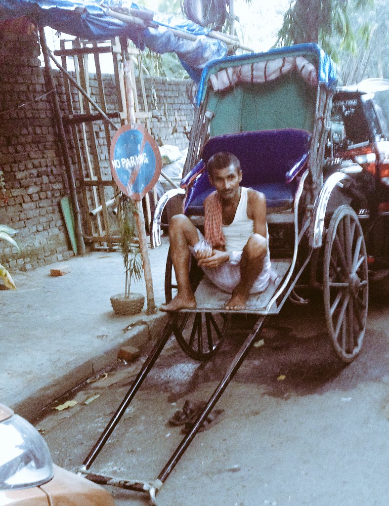 PahiSoham's tweet photo. #Kolkata #photography #handpulled Riksaw https://t.co/Yx8S89j9Ax