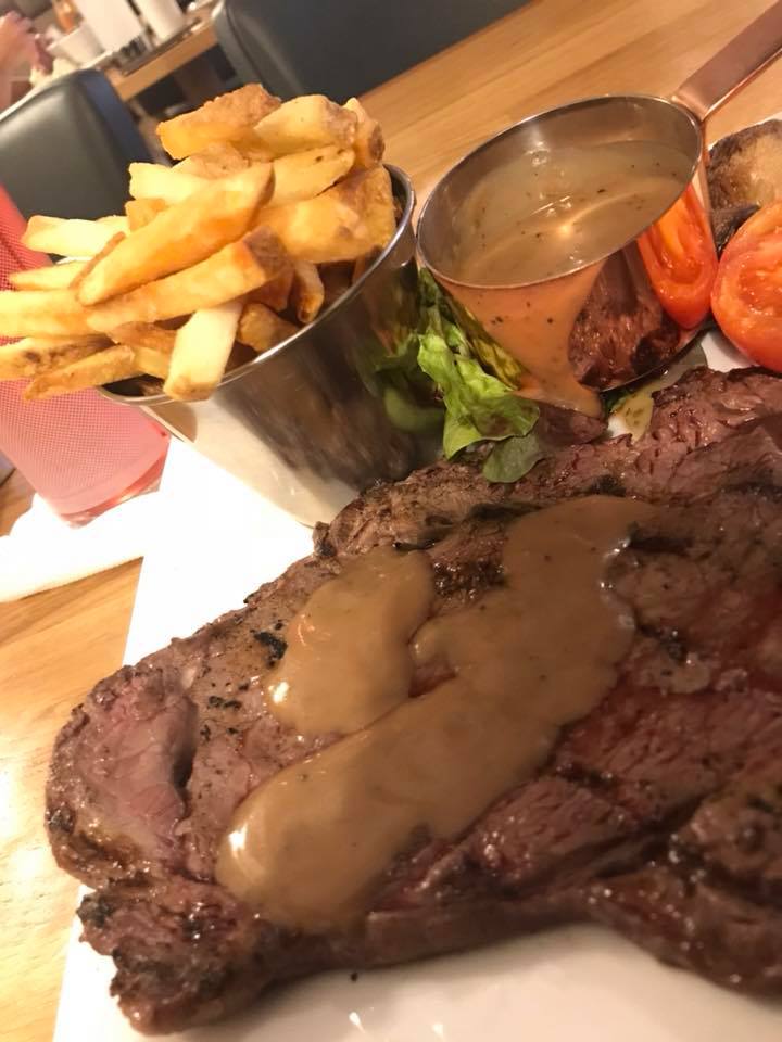 QubeTenby's tweet photo. Treat yourself to a Mid-week night off making dinner.. 🥂 #qubetenby #goodfood #tenby https://t.co/n0DtS13Cnr