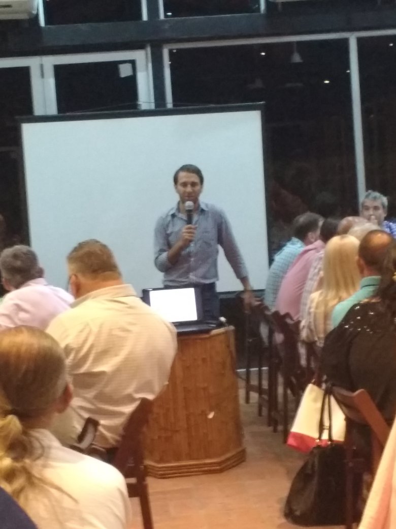 Cefeobera's tweet photo. Cena anual Ministerio de Deportes.. gracias @RafaMorgenstern @CasoMarcelo  @AldoSteinhorst  @noelialeyria  por la invitación.. https://t.co/DjTjZNFXZh
