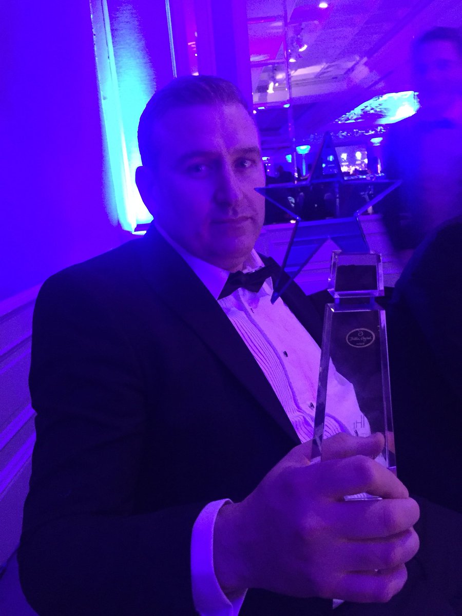 AvivaStadium_'s tweet photo. It’s not every night that our head chef wins at #ihiawards2018 Executive Head Chef of the Year- thank you @IHI_Awards it’s our very best @JSmithjames87 #wearesolucky #headchef #irishfood #IREvNZL #IREvUSA https://t.co/vkxp1MYbJ0