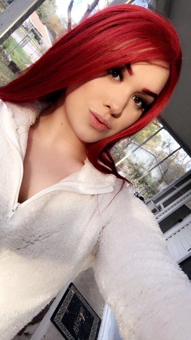Happy Thanksgiving 💜 this weather doin my lips dirty :( https://t.co/NL3PNzLtwD
