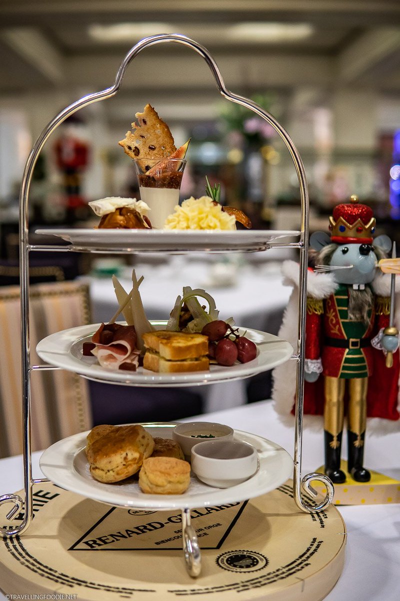 Holiday season is ON at <a href="/KingEddyHotel/">King Edward Hotel TO</a>! 🎄  Get festive with High Tea, toast the season with their adult hot chocolate and admire the Christmas Tree! #Toronto #Foodie