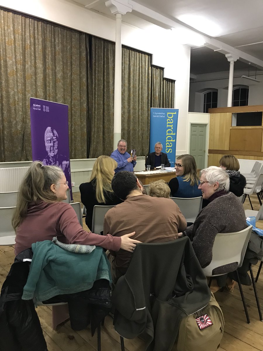 trydarbarddas's tweet photo. Noson fendigedig yn Festri Capel y Tabernacl #Treforys i #lansio #DimOndLlais #llêngofiant Yr Athro Brifardd Alan Llwyd yng nghwmni @Robert_G_Rhys @AcademiHTeifi @TyrGwrhyd Diolch i bawb! https://t.co/Q22AW7VZqy