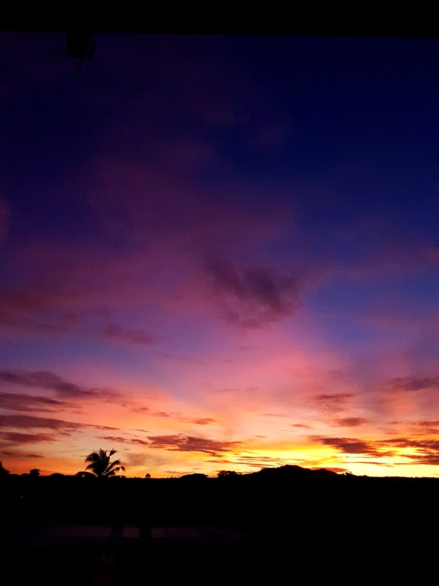 nadaabbkr's tweet photo. the sky looked beautiful after fajr 💜 سبحان الله https://t.co/oqoo7NQXxk