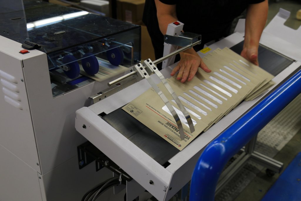 ElectionsBC's tweet image. Didn’t receive a referendum voting package? You have one more day to request one! Call 1-800-661-8683 or visit elections.bc.ca/ovr until midnight on November 23, or visit a Service BC Centre or Referendum Service Office (locations &amp;amp; hours at elections.bc.ca/rso).