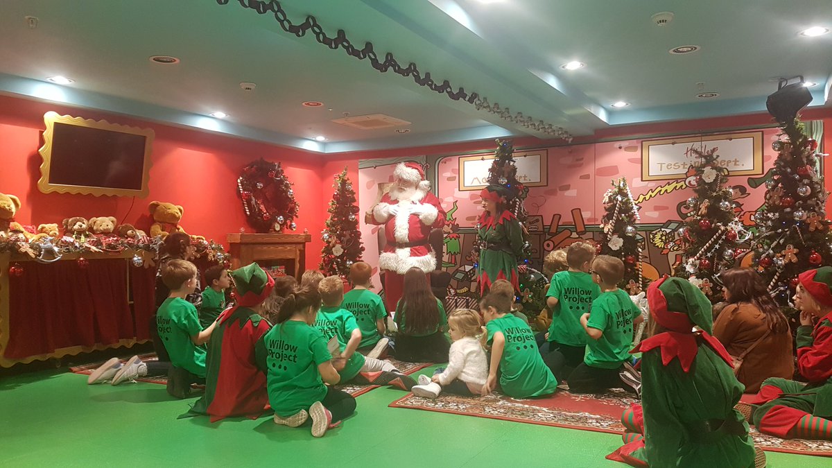 85Dannii's tweet photo. A fabulously festive time was had by all from @wigan_st_pats Under 9s tonight on a visit to @HamleysToys #manchester. Fun and games with the elves then a visit from the big man himself....Father Christmas 🎅 @WillowProject1 https://t.co/2MPgD1oCiU