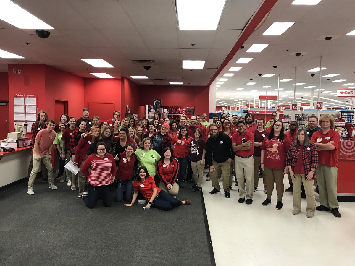 RachyTfrom1063's tweet photo. Happy Black Friday from our family at T1063! #HolidayDomination #1063doinallthethings https://t.co/8hdScMn7Y7