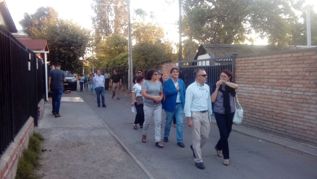 Calera_deTango's tweet photo. Ya iniciamos nuestra quinta Caminata de Seguridad Pública, esta vez por la Villa Los Almendros y Villa Los Poetas. Una comunidad unida y comunicada es la mejor defensa contra los delitos y la delincuencia. #CaleradeTangoMejor https://t.co/517zVWjcPO