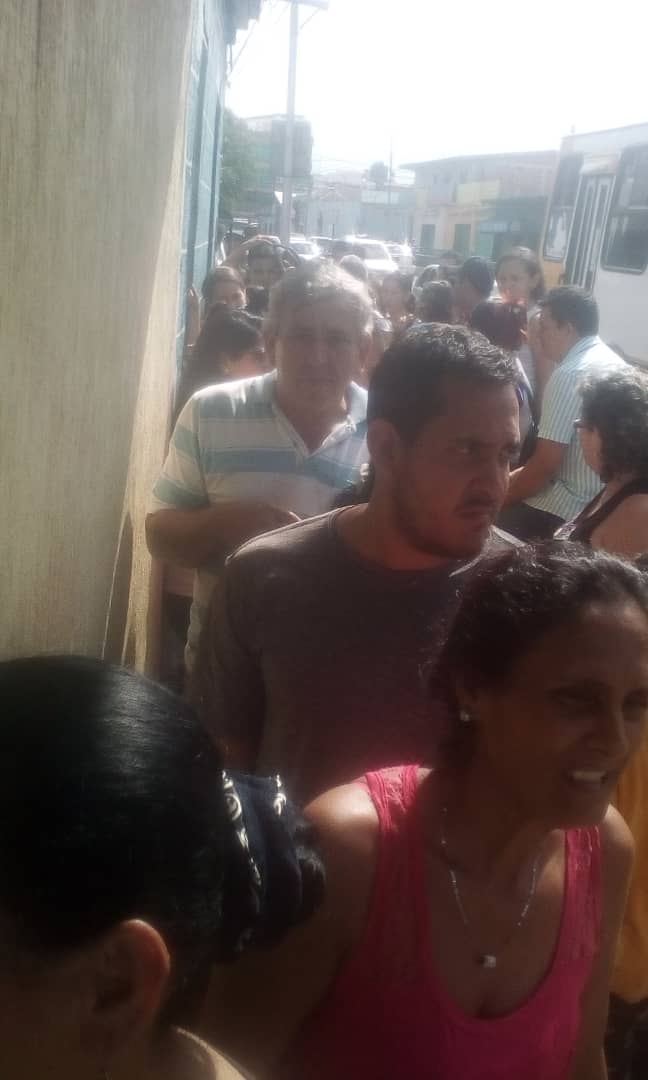 AbordajesB's tweet photo. Venta controlada de arroz, para la comunidad de Rafael Urdaneta Municipio Bolivar, Tachira... https://t.co/GlvhTbB2nI