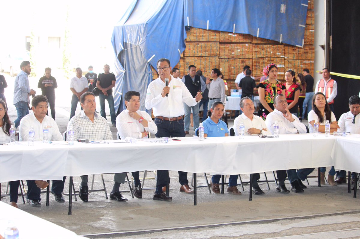 beltran_retis's tweet photo. Agradezco al titular de @SEMAEDESO @joseluiscalvoz el acompañamiento durante mi gira por #Oaxaca. Fue un gusto poder sumar esfuerzos en favor del desarrollo forestal sustentable del estado. https://t.co/sRkH4eUaYf
