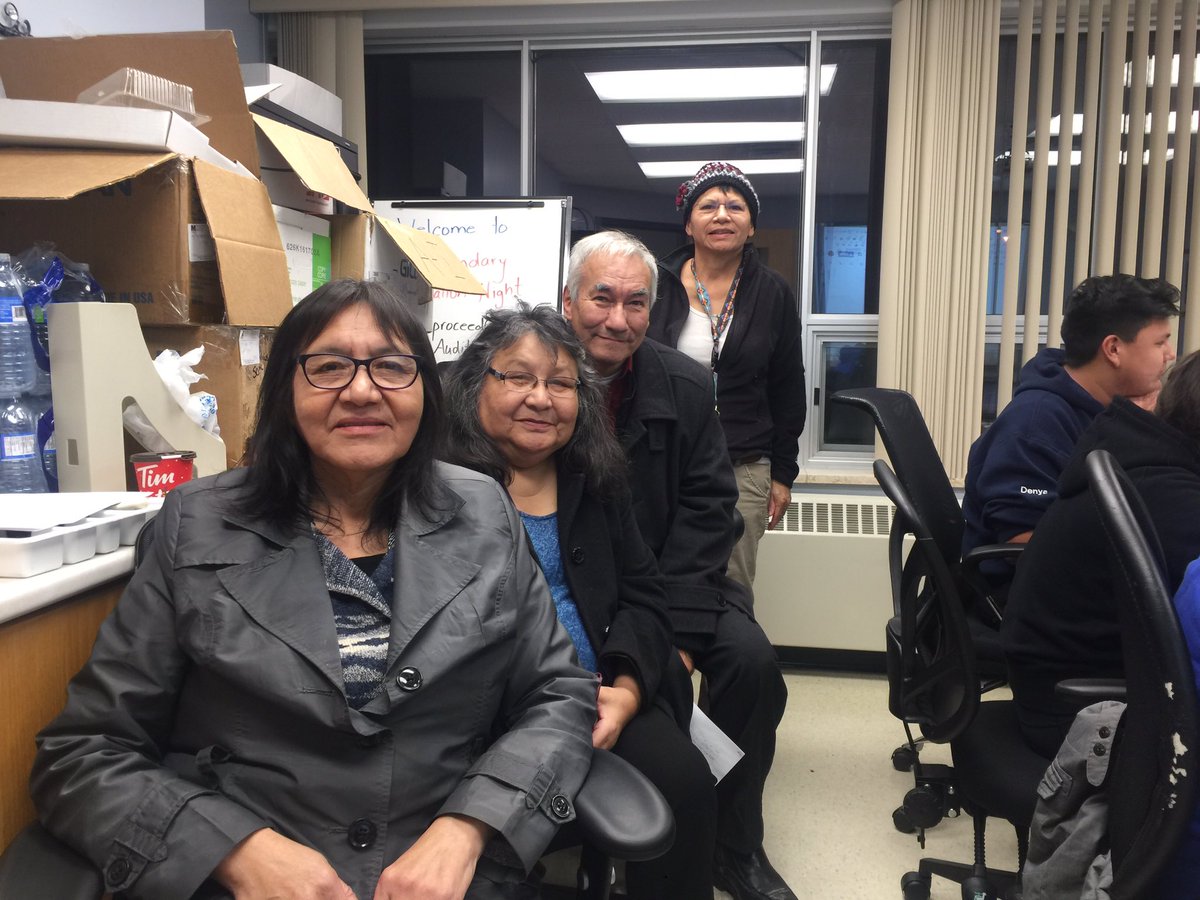 PreserveOjibway's tweet image. Tonight we are working on 2 new #Cree ᐃᓂᓂᒧᐏᐣ and #OjiCree ᐃᓂᐧᓂᒧᐄᓐ  keyboards for #GoogleInputTools with students from DFC and KOBE! Cody, Debra, Alexis, Riley and Christyn with elders Maria, Elizabeth and Saggius!