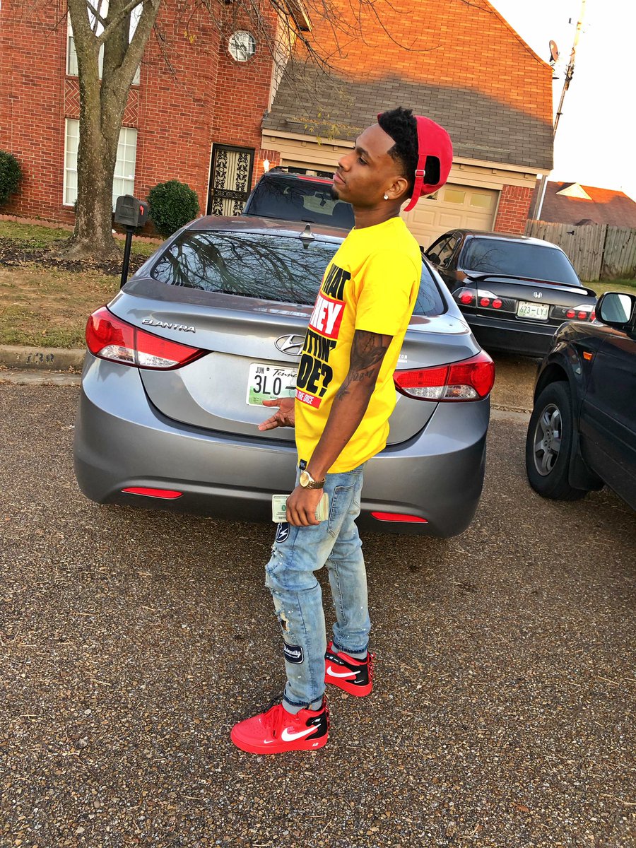 deesvagee's tweet photo. Everytime That I Drip ๐ง I Be Popping a Tag ๐ท ๐ธ #FreeCAPONE https://t.co/ziVrpQRYKI
