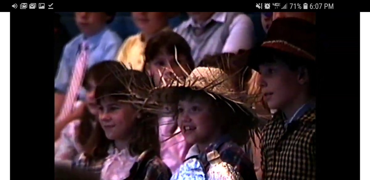 jessicalewis89's tweet image. June 2, 1988 anyone? 😂 Spring concert in 3rd grade. I think I'm supposed to be playing a fiddle 🤔 #memory #survivor #thathat