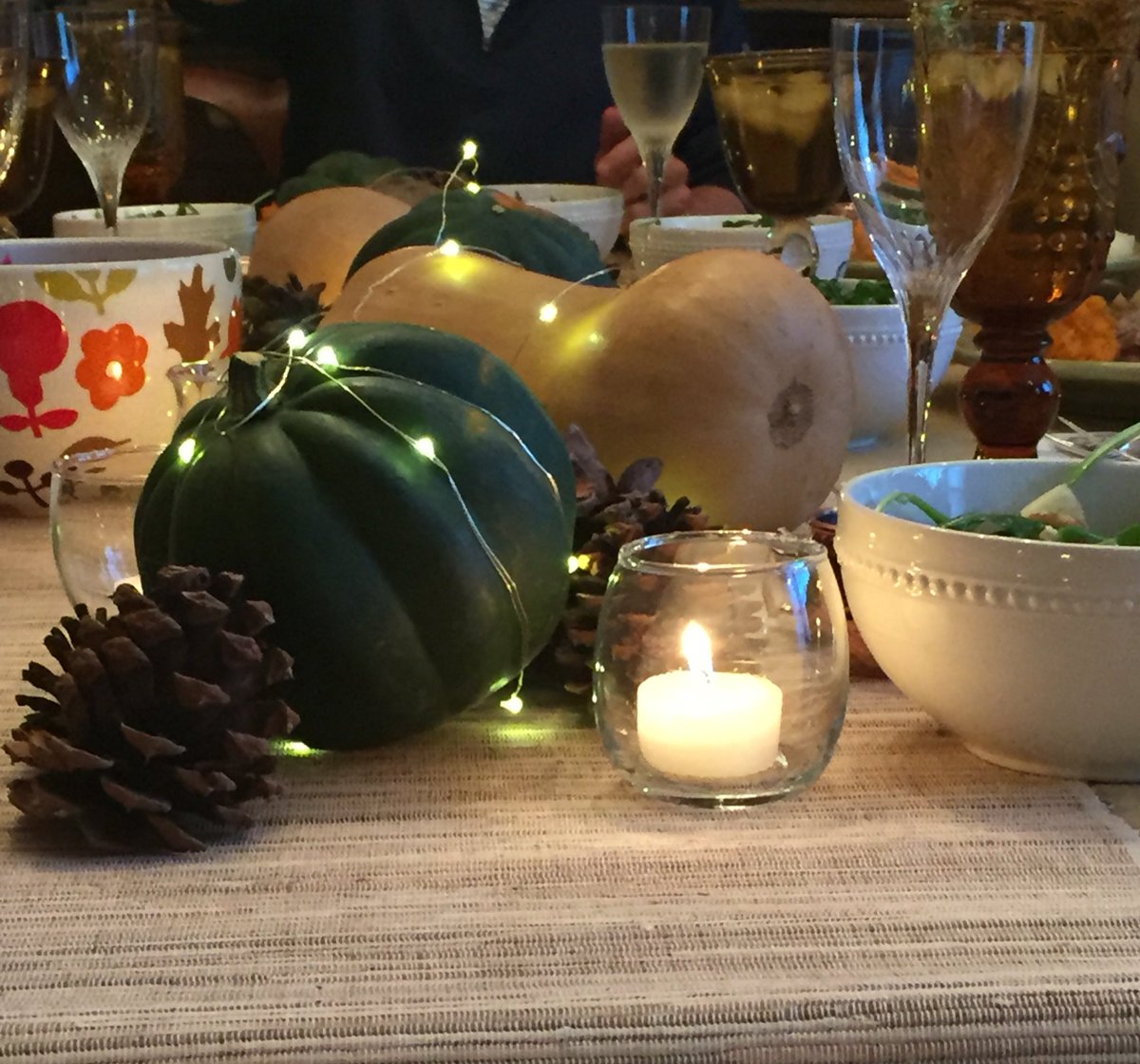 eric_stevens4's tweet photo. our Thanksgiving table setting was GOURDgeous https://t.co/ixXzE0HOcc