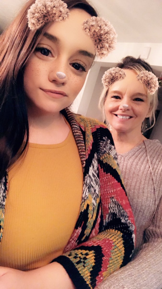 theevaeffect_'s tweet photo. she got it from her mama https://t.co/9ny996oOkC