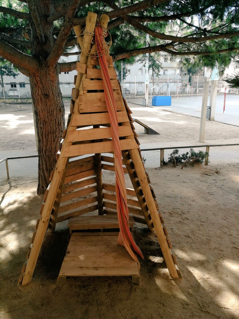 Escola_Alberich's tweet photo. Avui gràcies a @escolanova21 hem visitat i conegut el projecte educatiu de l'#EscolaEdumar de #Castelldefels Projectes, caixes de treball, ambients i uns visió compartida cap a la  #transformacioeducativa Fem camí plegats! #escolanova21 #Xarxesperalcanvi https://t.co/Gx15Igx4yk