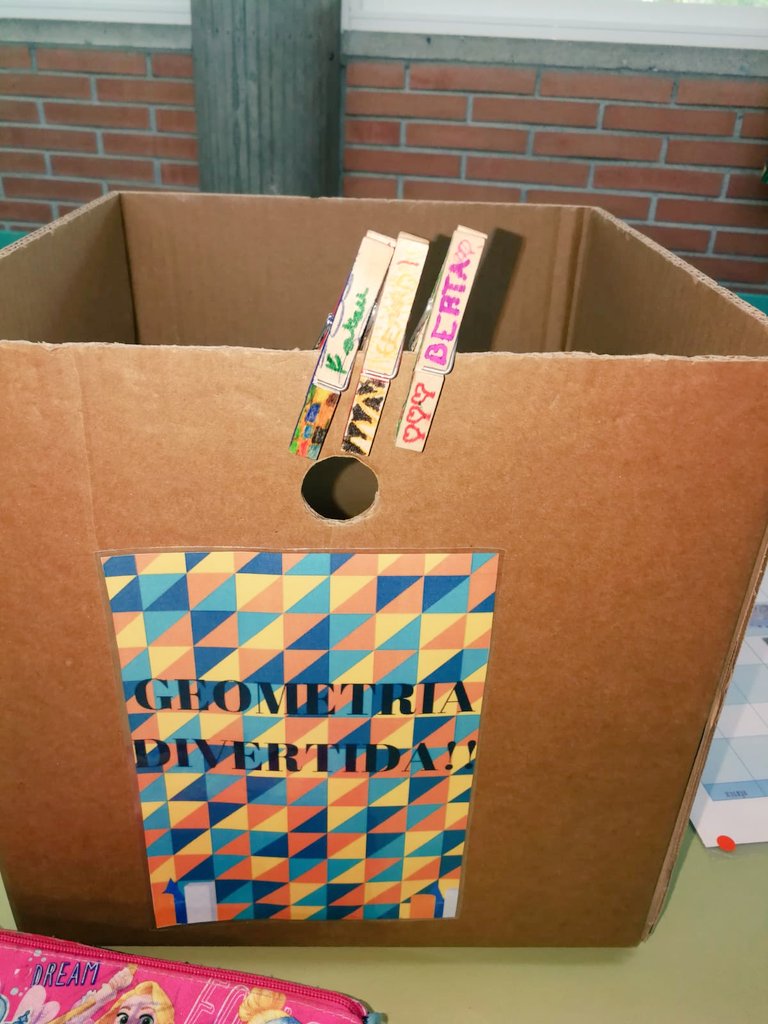 Escola_Alberich's tweet photo. Avui gràcies a @escolanova21 hem visitat i conegut el projecte educatiu de l'#EscolaEdumar de #Castelldefels Projectes, caixes de treball, ambients i uns visió compartida cap a la  #transformacioeducativa Fem camí plegats! #escolanova21 #Xarxesperalcanvi https://t.co/Gx15Igx4yk