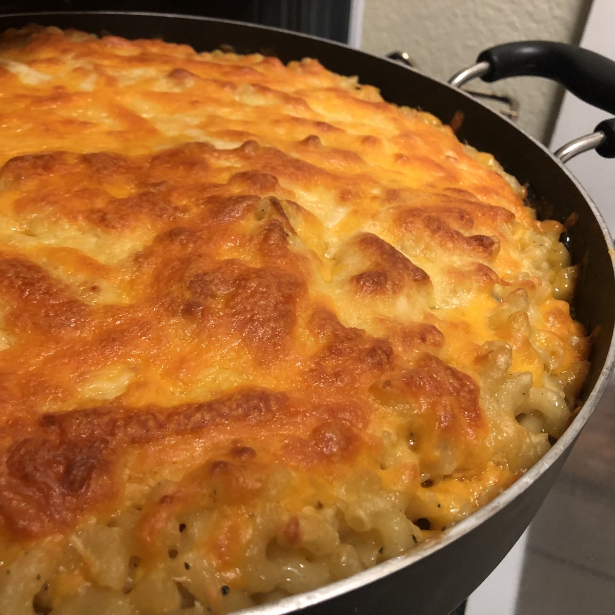 ChefKaius's tweet image. I don’t remember how many cheeses I put in here...I stopped counting after the 5th one. Anyways, I call this Macking Cheese. It will feed yo girl. #macking #mac #macaroniandcheese